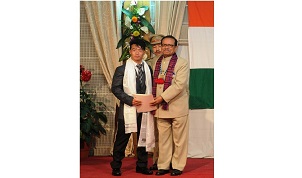 The Governor of Arunachal Pradesh, Shri JP Rajkhowa with Shri. Jimjang Deru,  International Weight lifter, Arunachal Pradesh on the occasion of Communal Harmony-Our Pride, Our Strength, at Darbar Hall, Raj Bhavan, Itanagar on 19th February 2016.